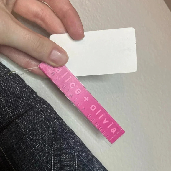 NWT Alice + Olivia Pinstripe Shorts Size 8 - Picture 9 of 10